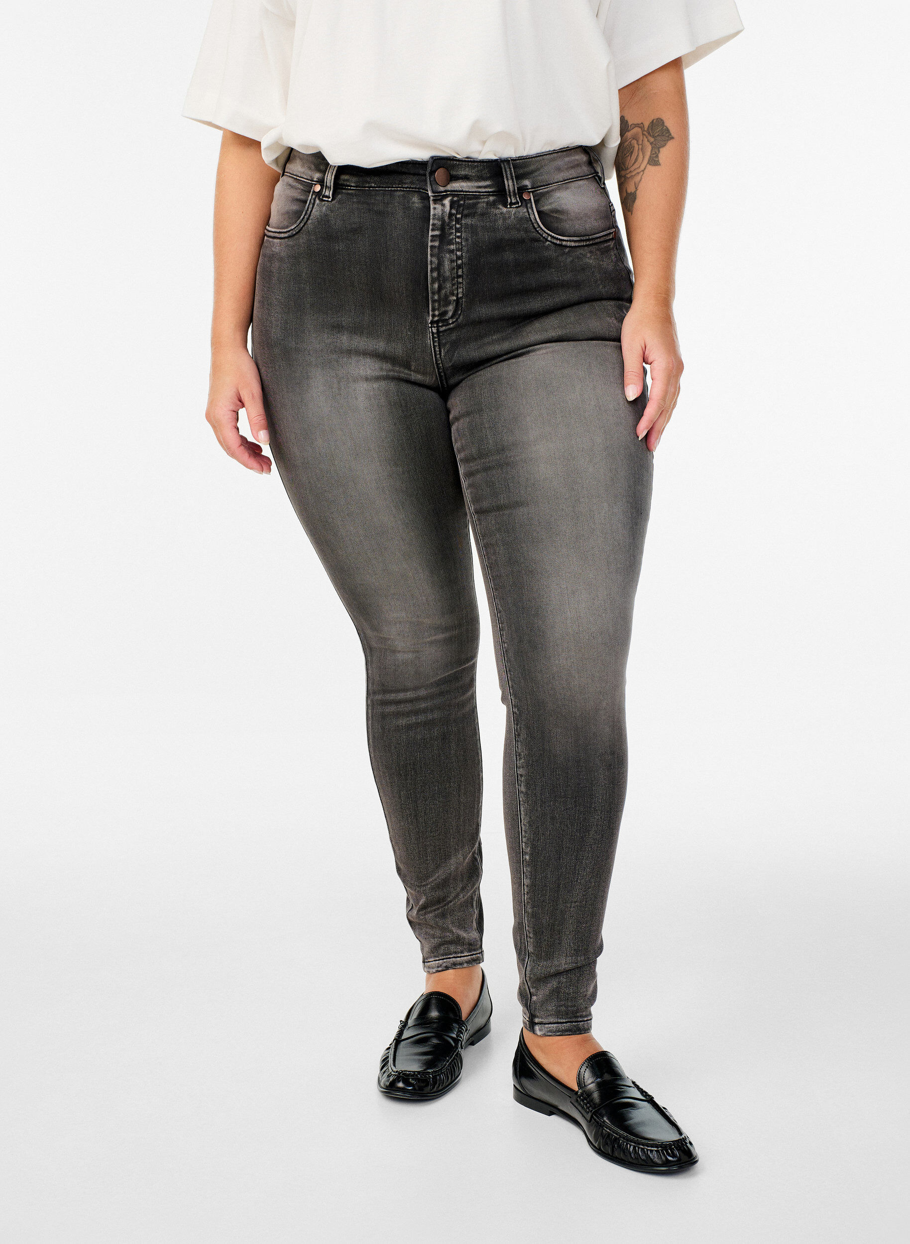 Zizzi Super slim Amy jeans med h&oslash;y midje, Gr&aring;, Model image number 2