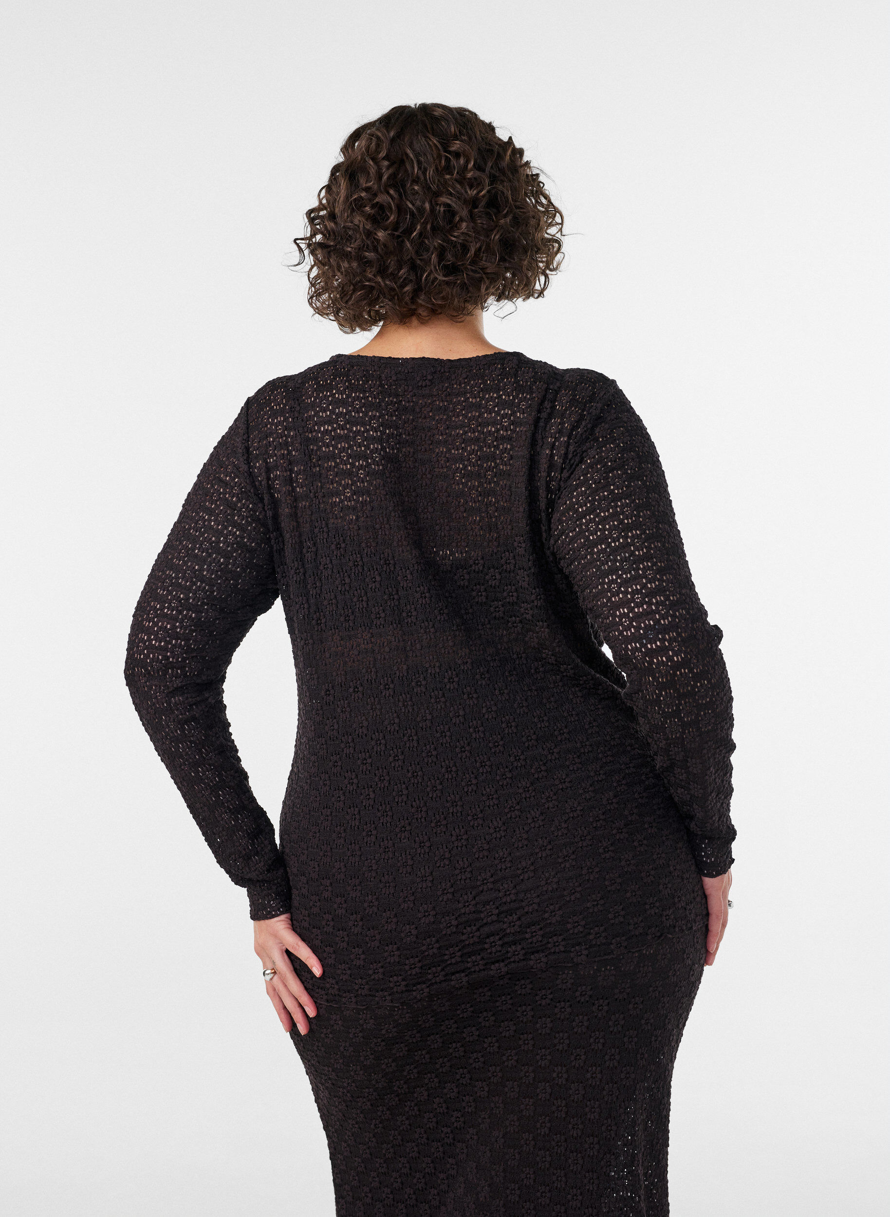 ZizziBluse med hullm&oslash;nster og lange ermer, Svart, Model image number 2