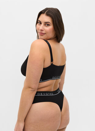 Zizzi G-streng i bomull med normal høyde på livet, Svart, Model image number 1