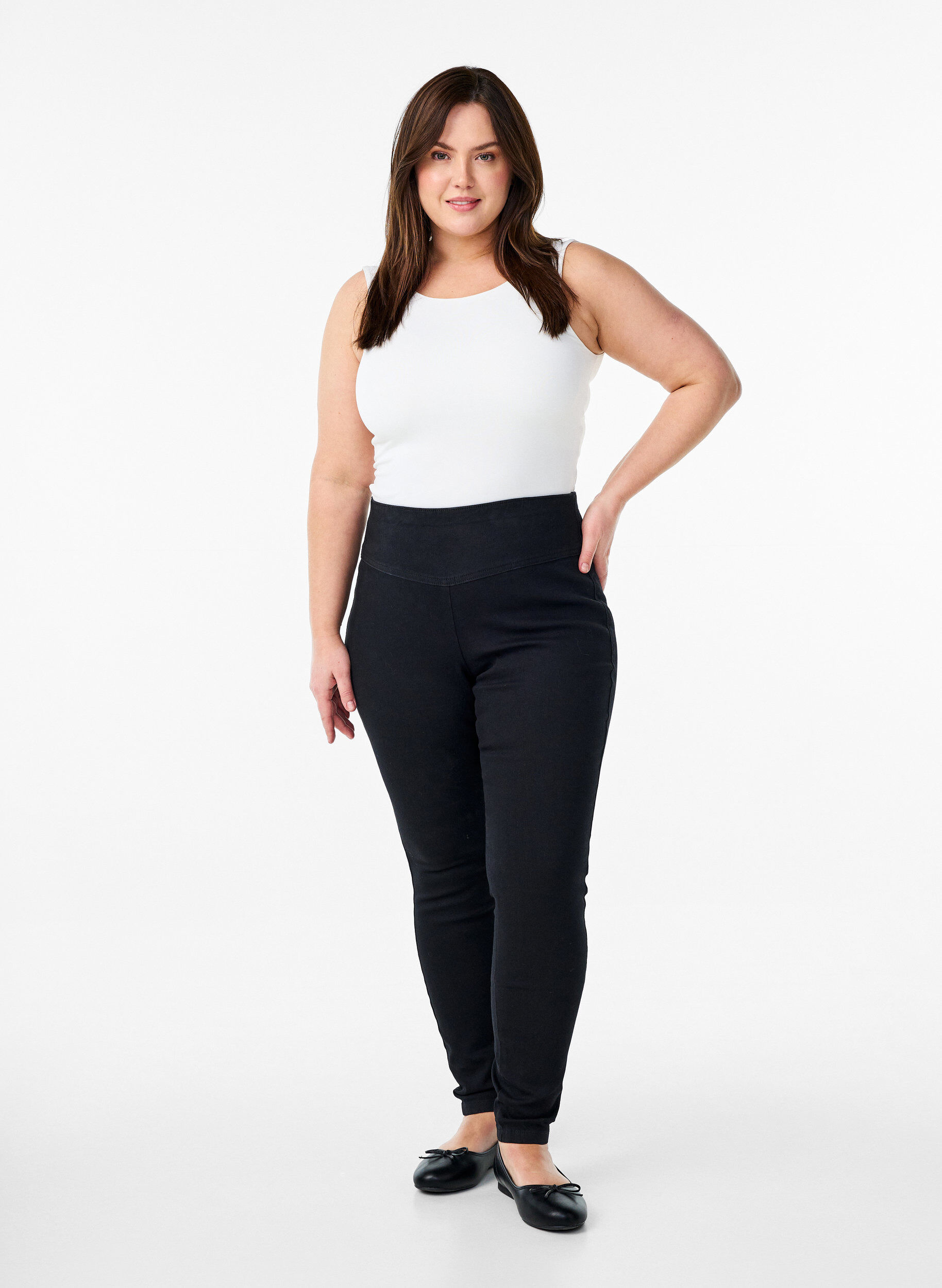 Elastiske jeggings med h&oslash;y midje, Svart, Model