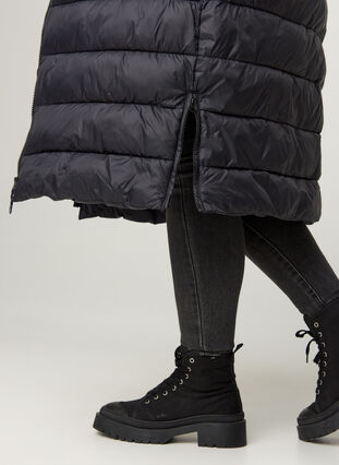 Lang og lett vinterjakke med quiltet mønster, Black, Model image number 3