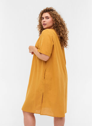 Kortermet kjole i bomullsmiks med lin, Honey Mustard, Model image number 1