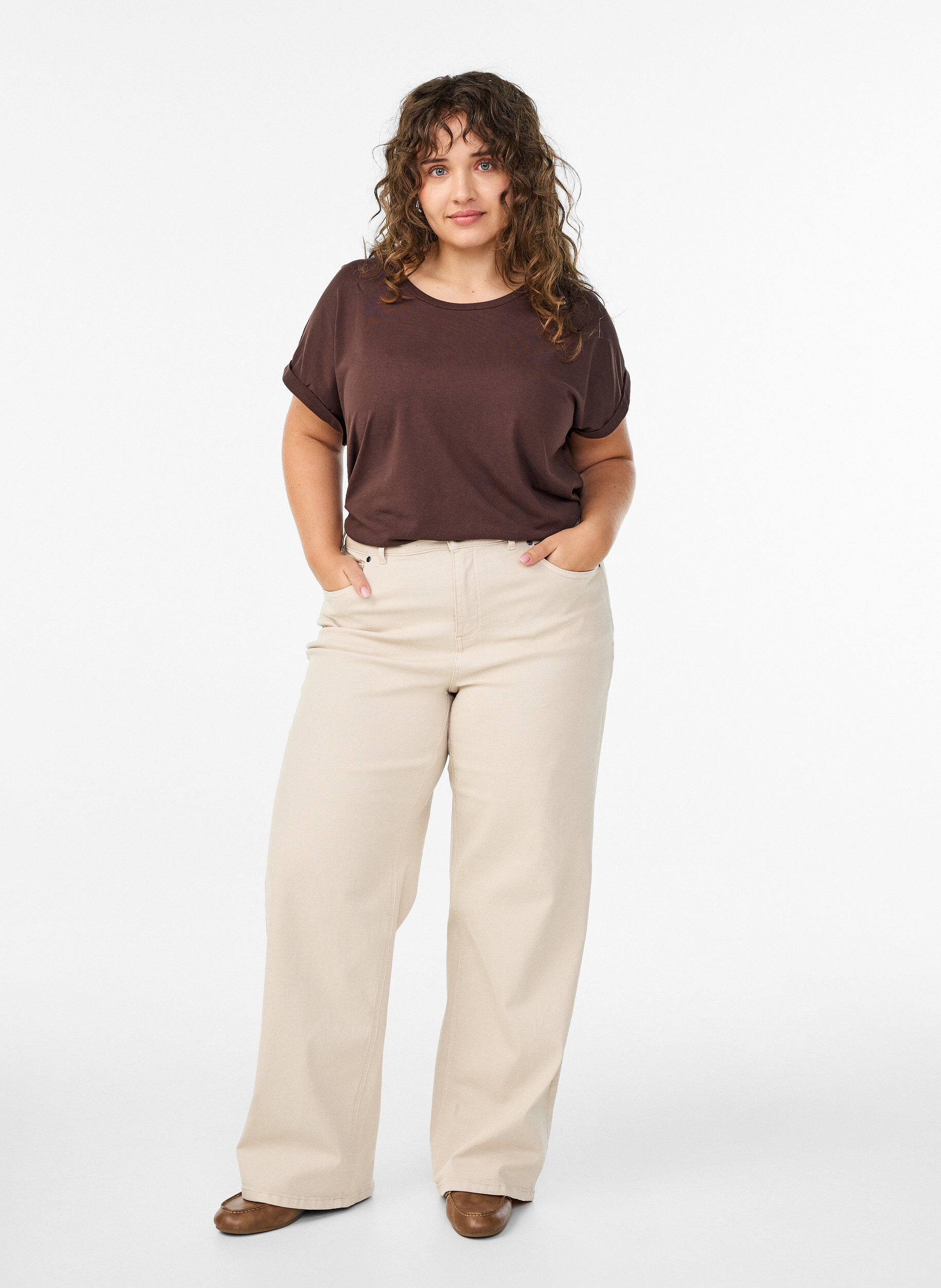 Zizzi Kortermet t-skjorte i en bomullsblanding, Brun, Model image number 1