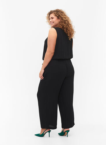 Zizzi Ermeløs jumpsuit i viskose, Black, Model image number 1