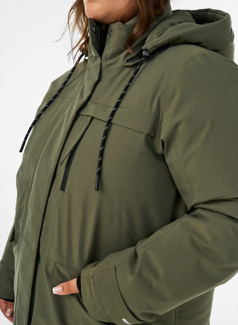 Vannavst&oslash;tende parkas med hette og funksjonelle detaljer, Gr&oslash;nn, Model image number 3