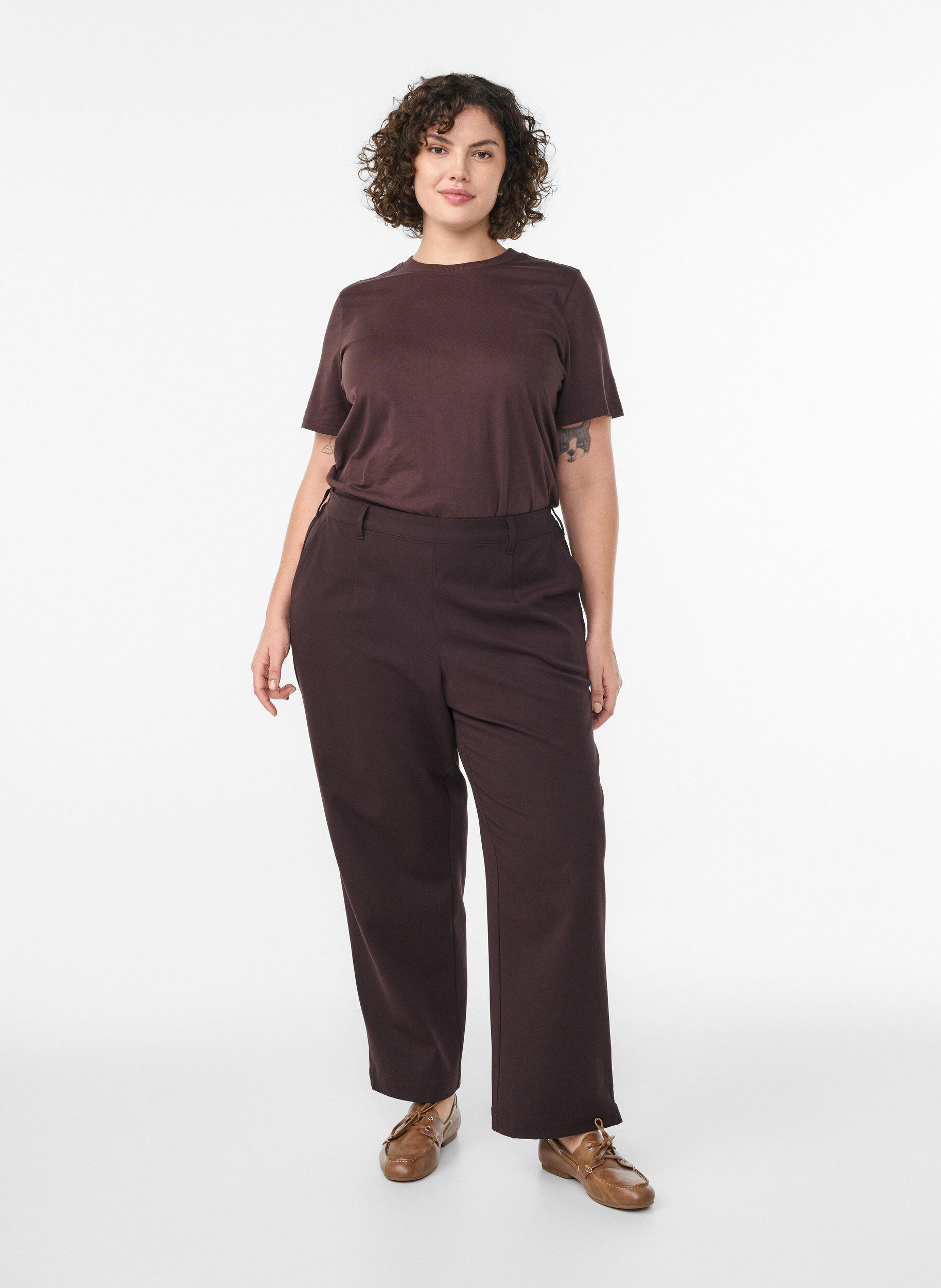 Zizzi Basic T-skjorte i bomull med rund hals, Brun, Model image number 1