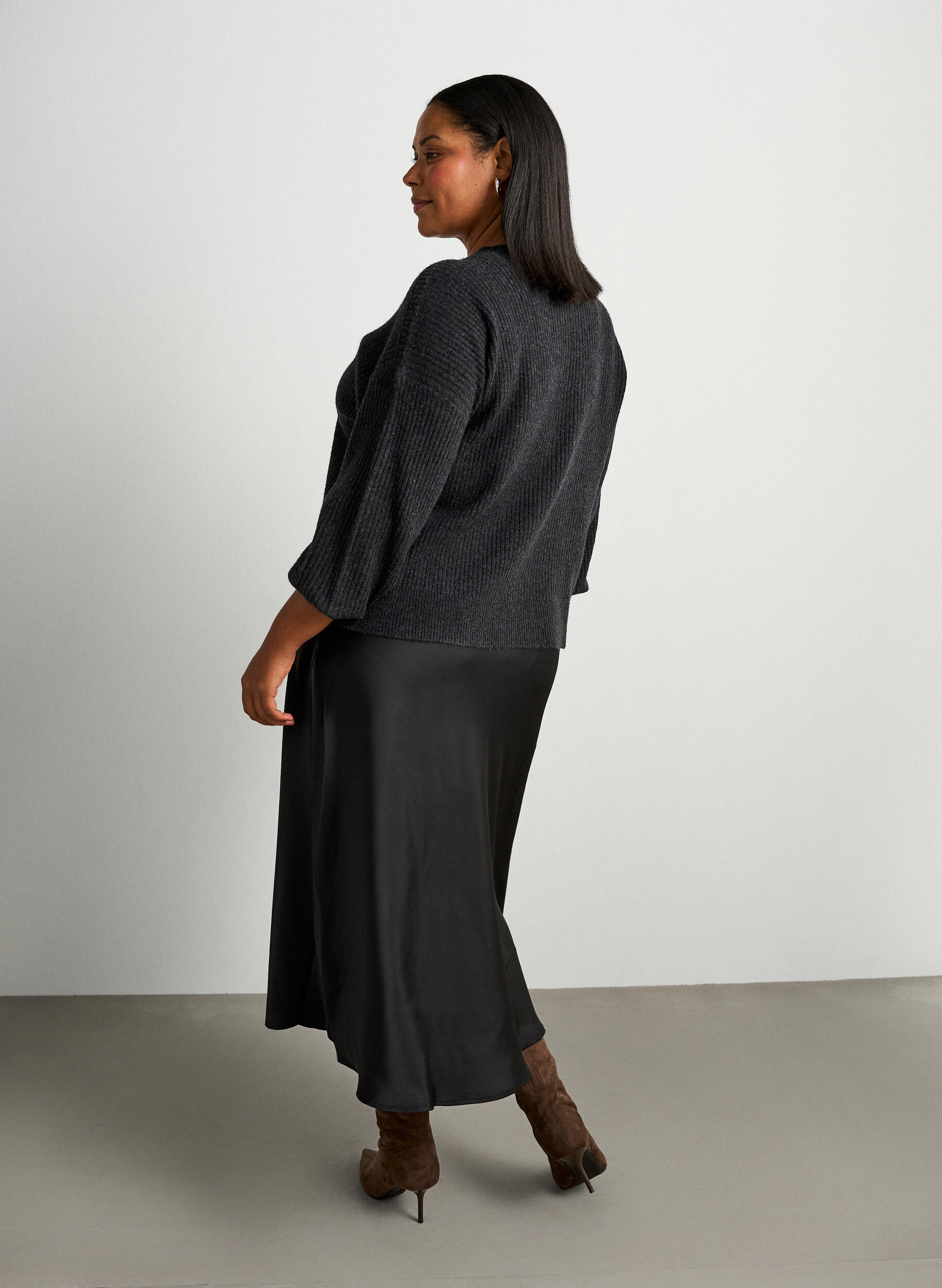 ZizziMidiskj&oslash;rt i sateng, Svart, Model image number 2