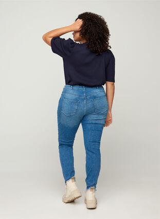 Cropped Amy jeans med rå kanter, Blue denim, Model image number 0