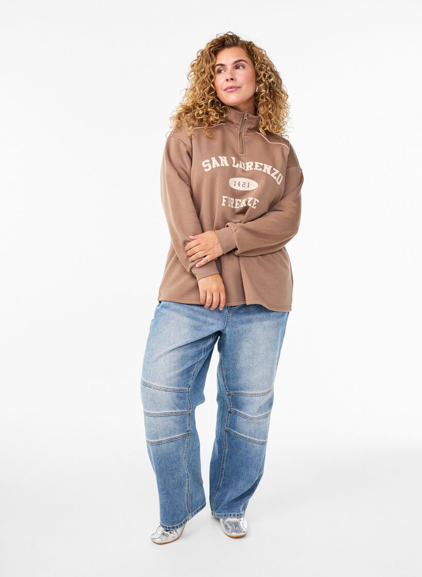 Genser med høy hals og college-trykk, Caribou w. Los, Model