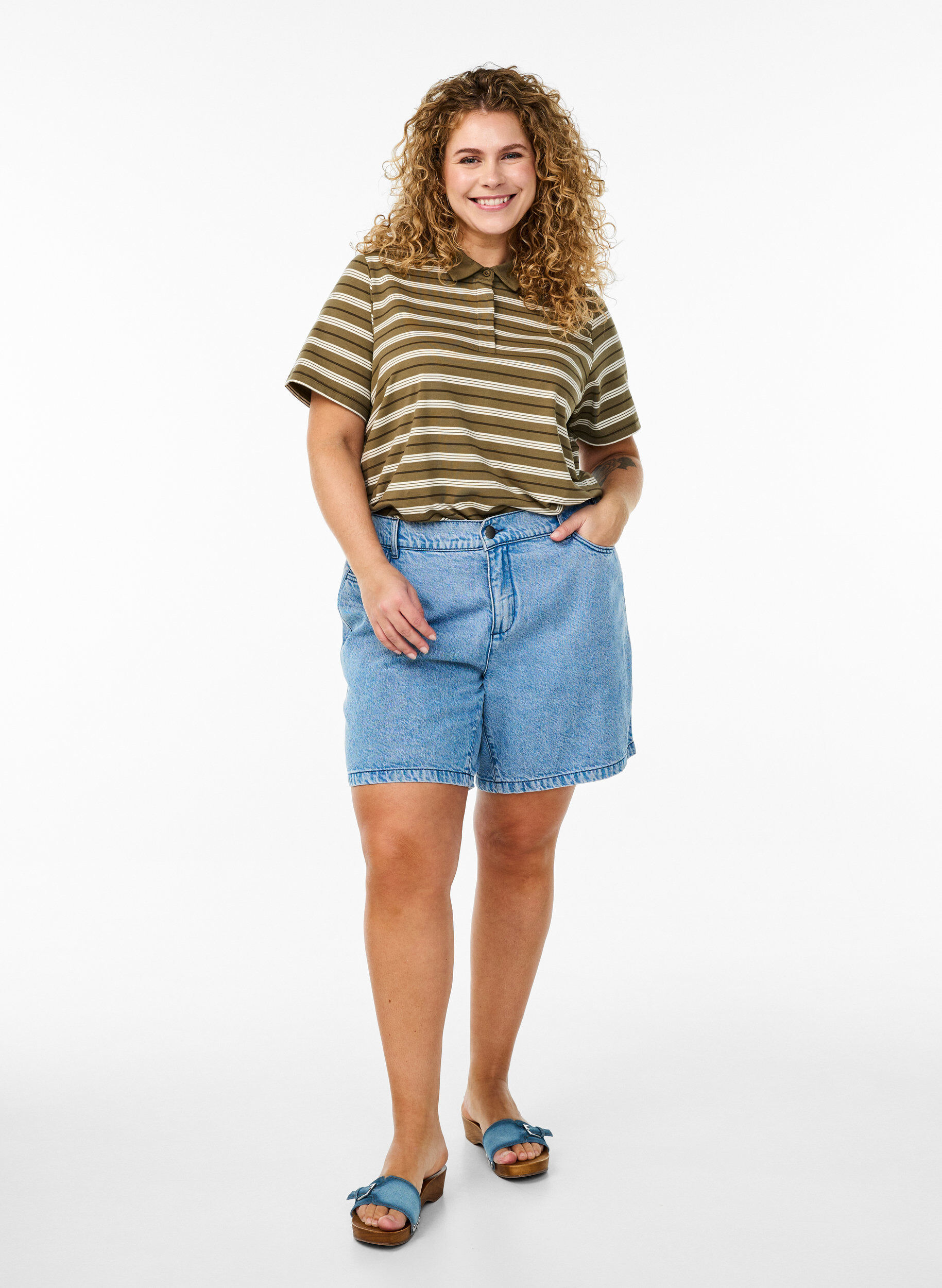 Zizzi Stripete poloskjorte med korte ermer, Gr&oslash;nn, Model image number 1