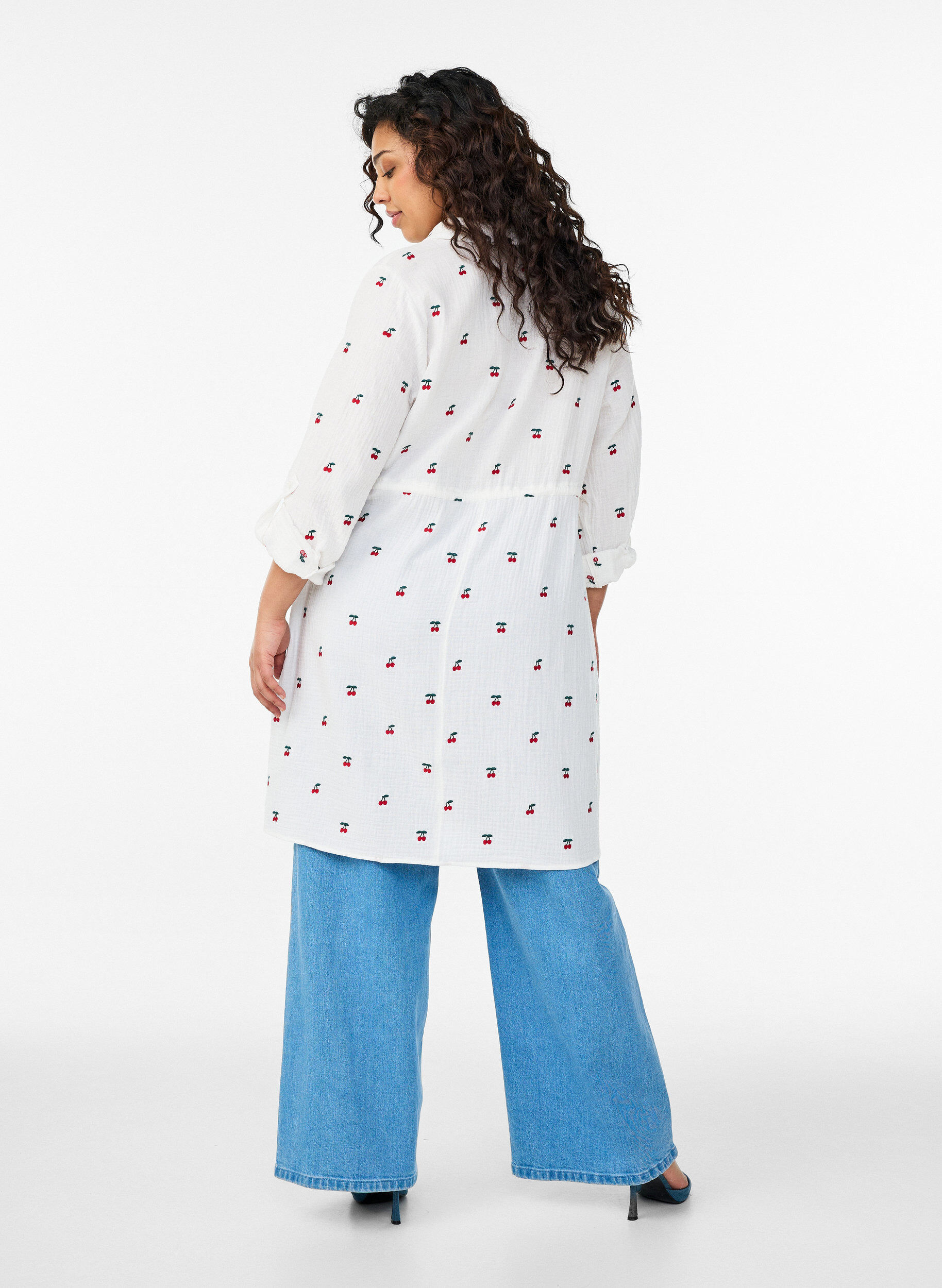 Zizzi Skjortekjole i bomullsmusselin med broderte motiver, Vanilje, Model image number 2