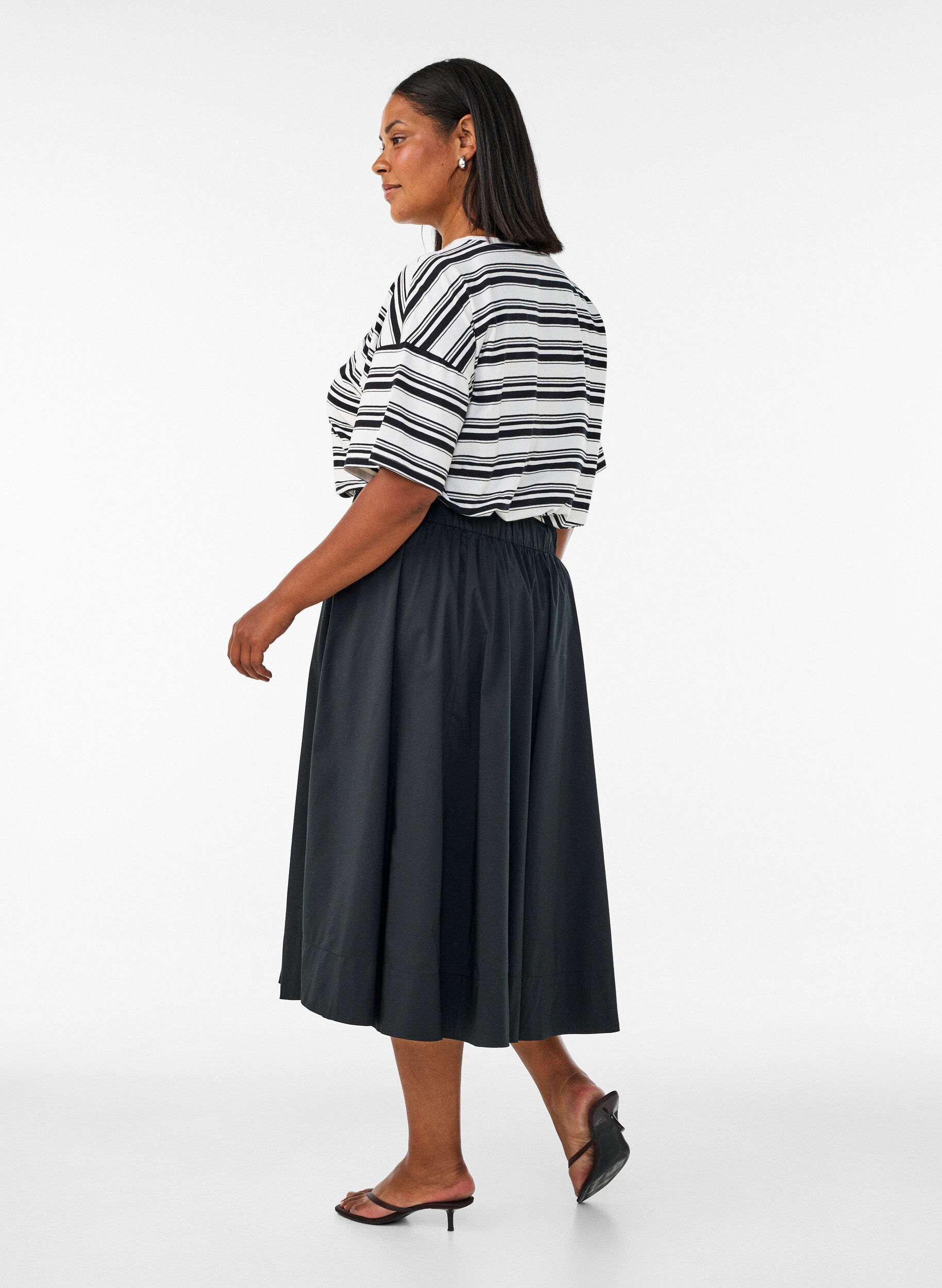 ZizziVid A-linje midiskj&oslash;rt, Svart, Model image number 2