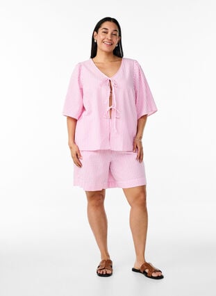 Zizzi FLASH - Stripete shorts med høy midje, Rosa, Model image number 1