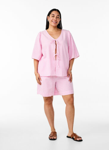 Zizzi FLASH - Stripete shorts med høy midje, Rosa, Model image number 1