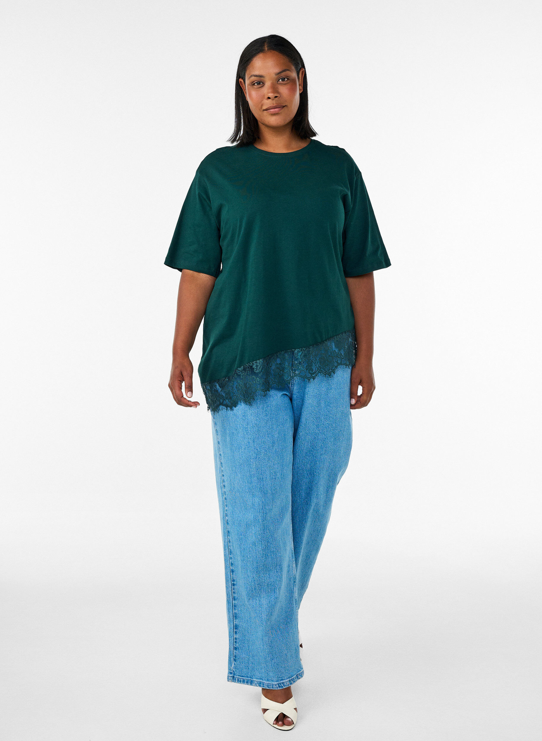 ZizziT-skjorte med asymmetrisk blondekant, Gr&oslash;nn, Model image number 1