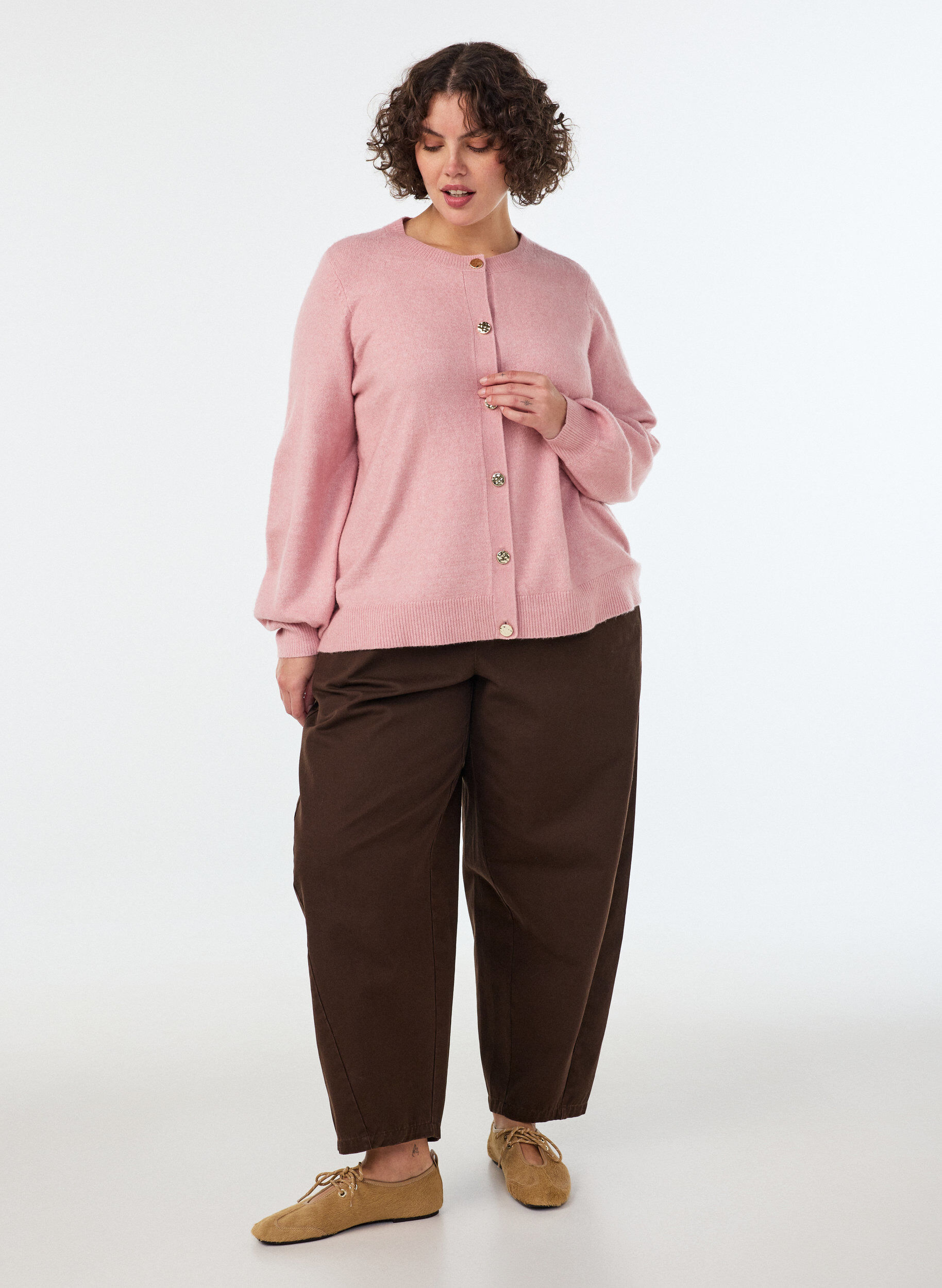 ZizziCardigan i myk strikk med gullfargede knapper, Rosa, Model image number 1