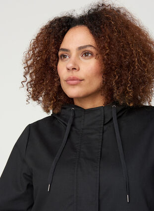 Kort jakke med hette og lommer, Black, Model image number 2
