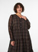 Checket midikjole med etasjeskj&oslash;rt, Brun, Model image number 2