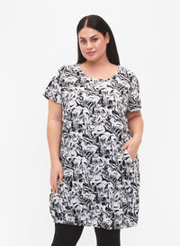 Kortermet bomullskjole med mønster, Swirl AOP, Model