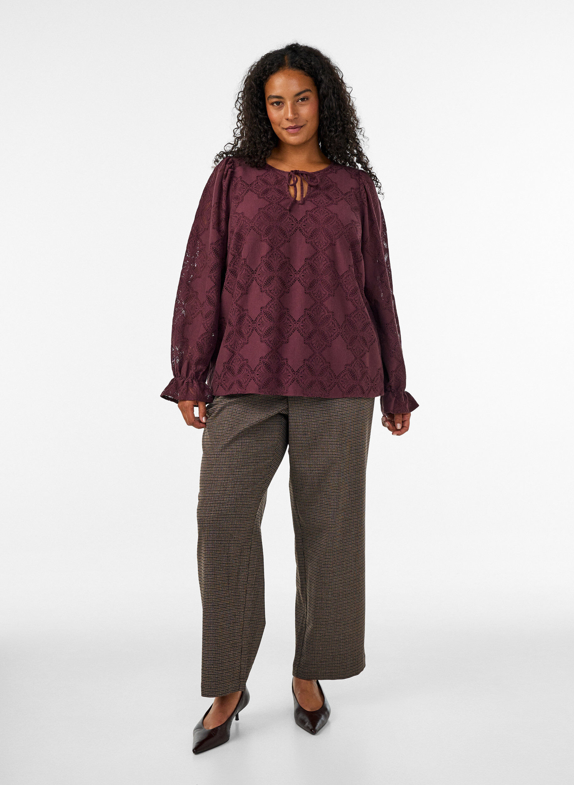 ZizziLangermet bluse med blondem&oslash;nster, M&oslash;rk Bordeaux, Model image number 1
