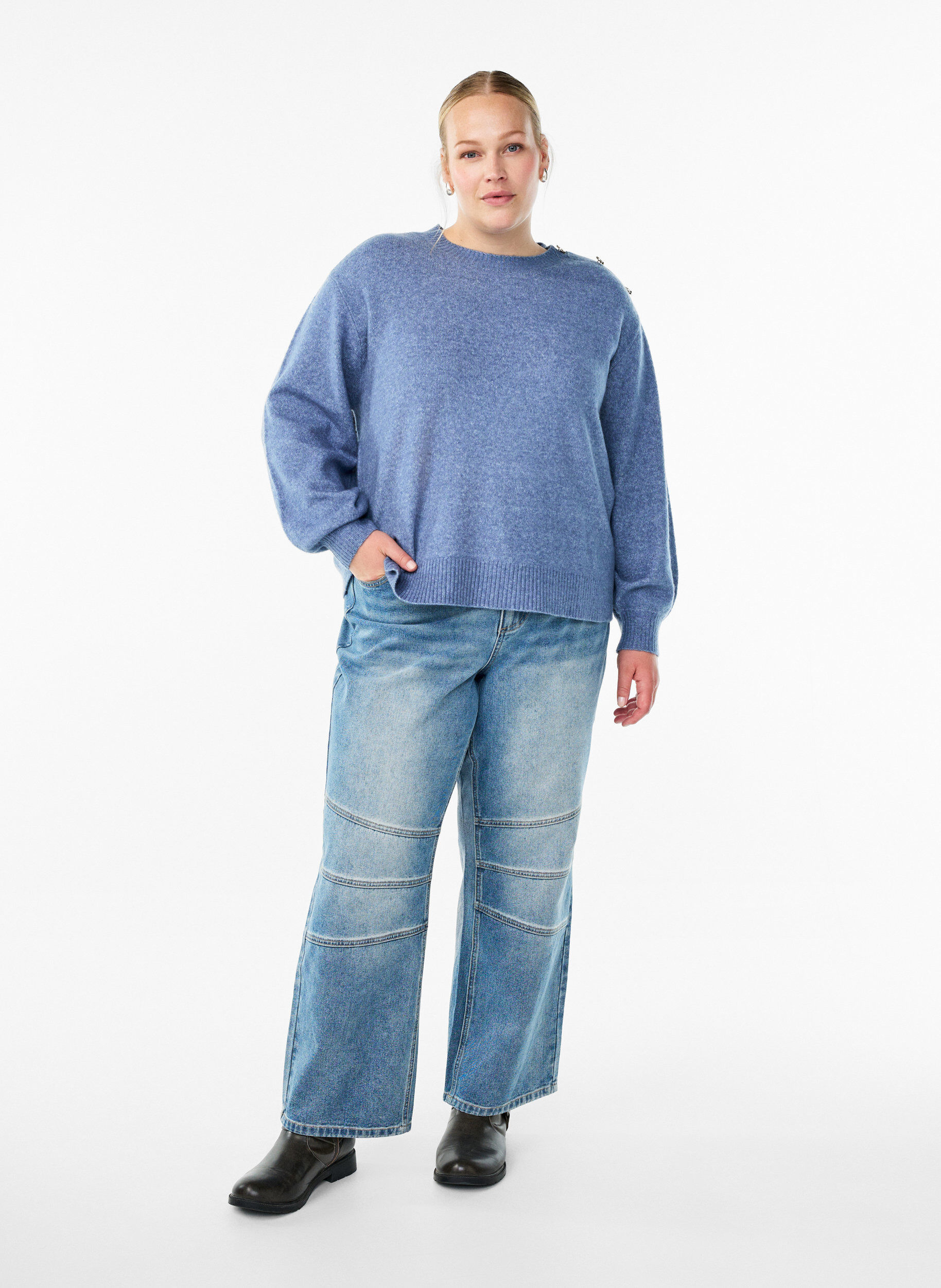 ZizziStrikket bluse med knappdetalj, Bl&aring;, Model image number 1