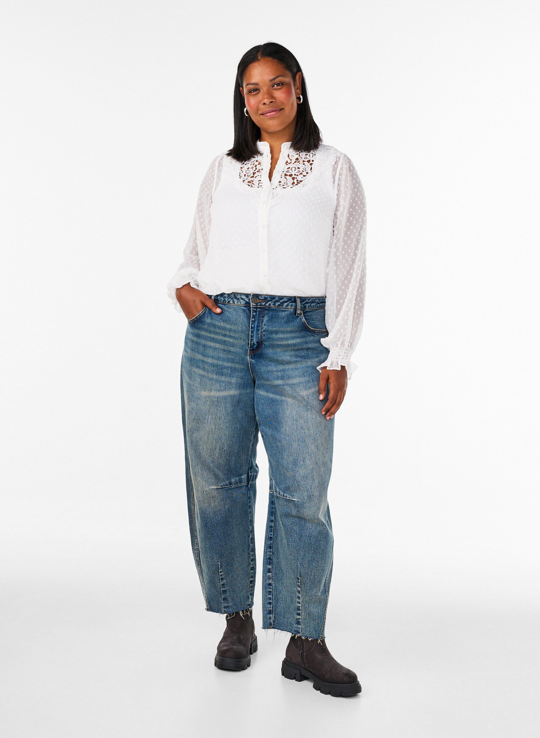 ZizziSkjortebluse med blondeinnlegg og prikkem&oslash;nster, Vanilje, Model image number 1