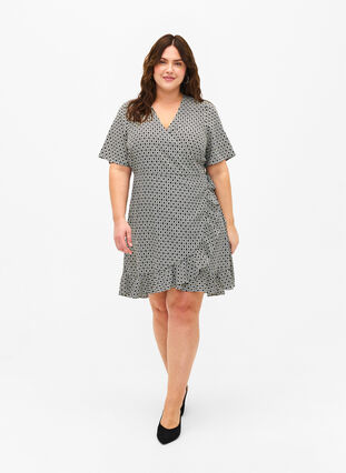 Zizzi Flash - Omslagskjole med korte ermer, Black White Graphic, Model image number 2