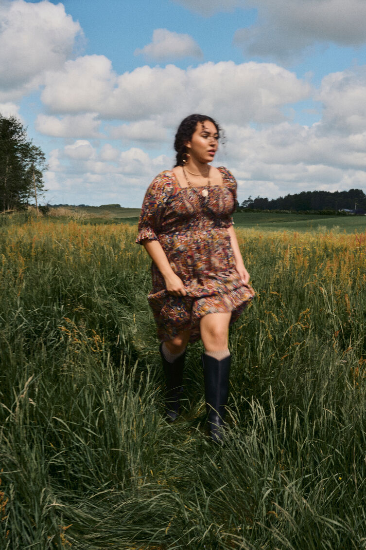 Kjole i paisleymønster, , Model