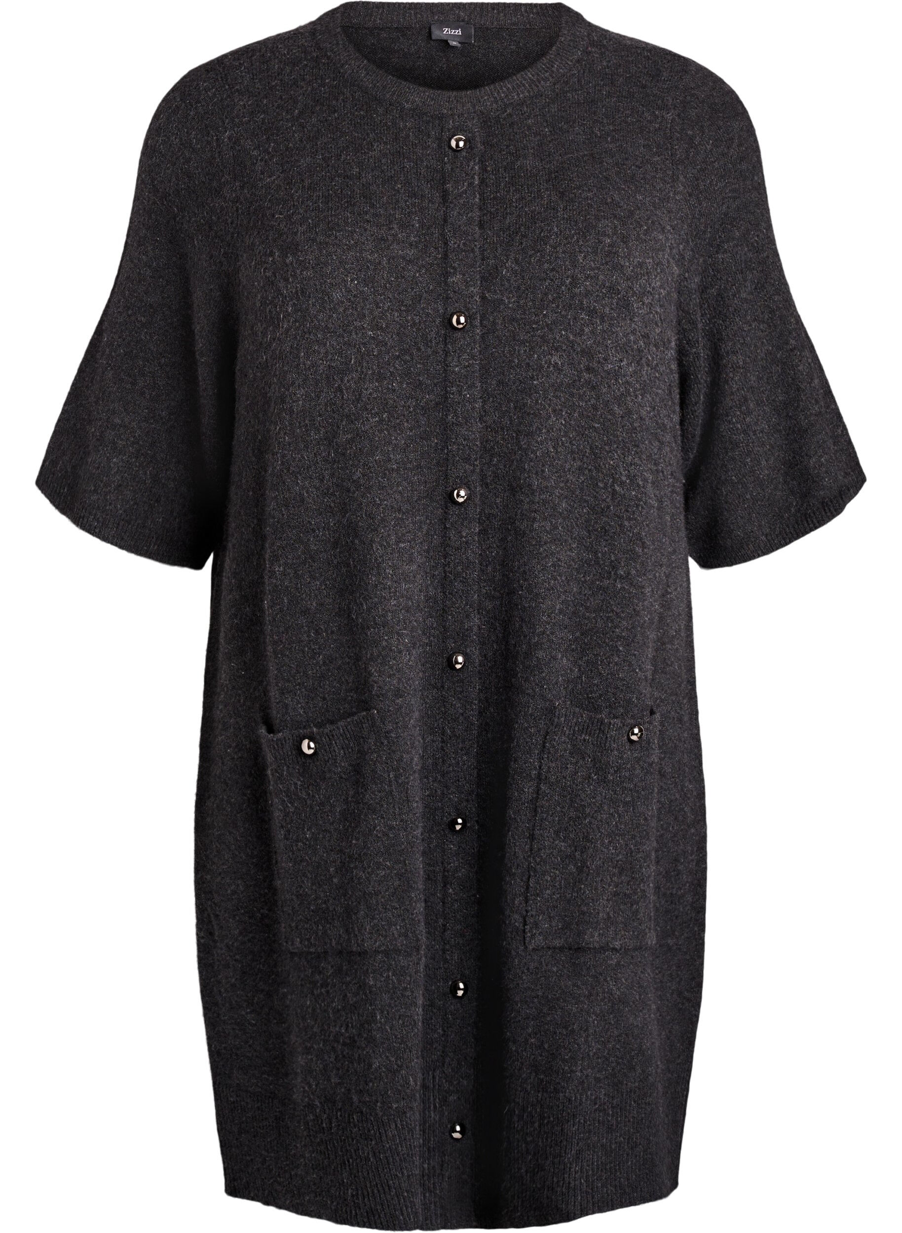 Kort strikket kjole med korte ermer og kuleknapper