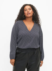 Skjortebluse med v-hals og trykk, Navy Graphic AOP, Model
