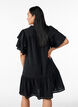 Kort kjole med rysjermer og prikkete tekstur, Black, Model image number 1