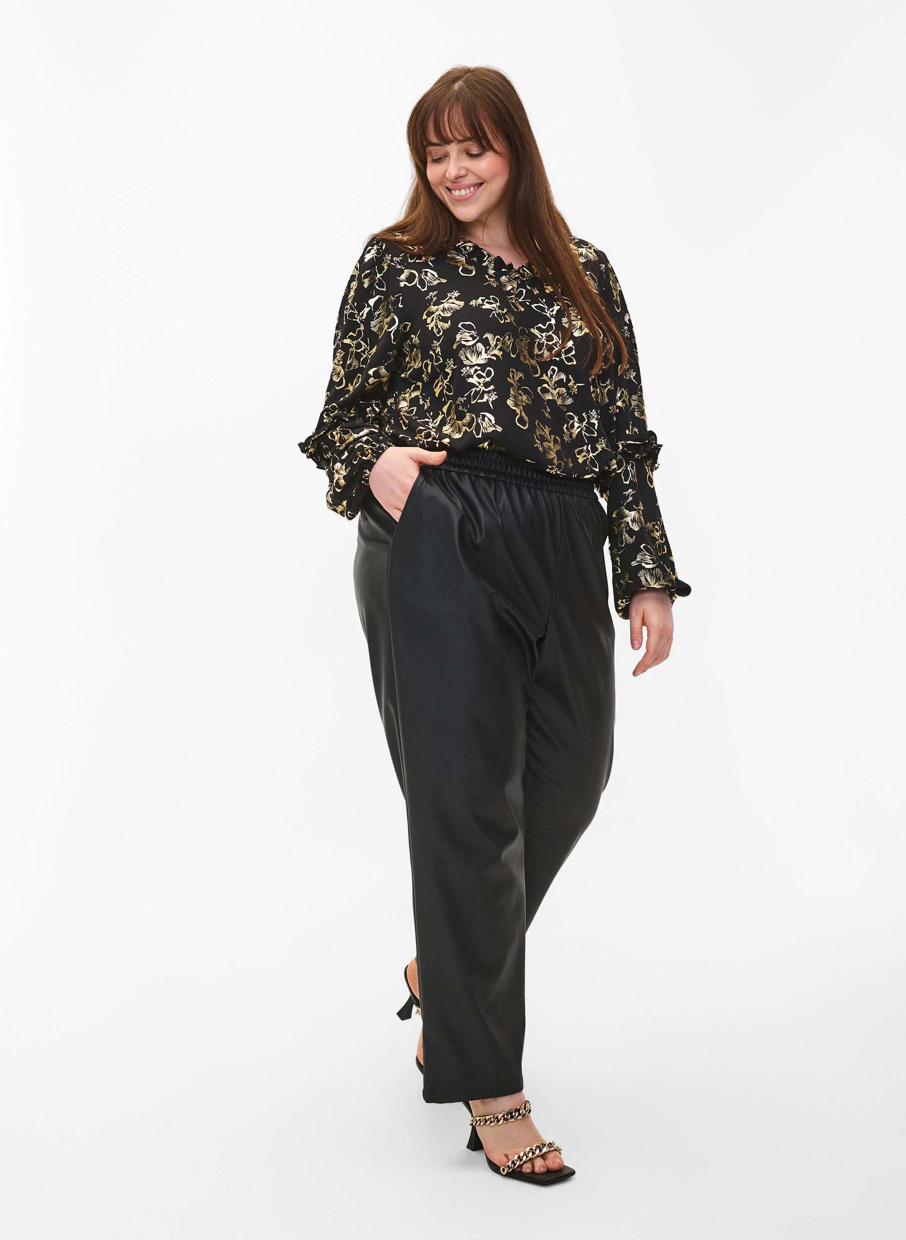 Zizzi Langermet bluse med volanger og folietrykk, Black Foil AOP, Model image number 3