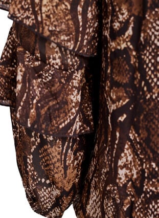 Zizzi Bluse med dyretrykk og volanger, Brown Snake AOP, Packshot image number 3