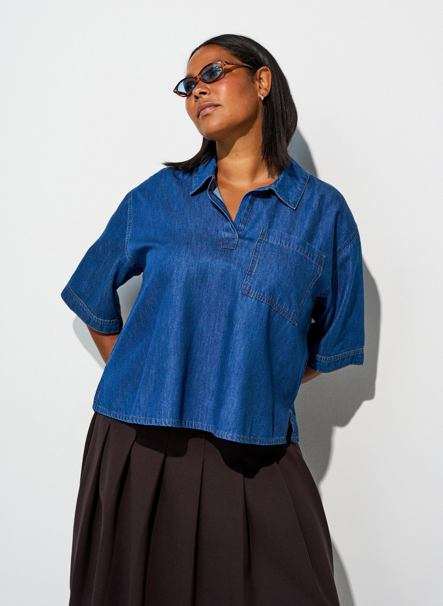 ZizziDenimbluse med brystlomme og albuelange ermer, Bl&aring;, Model image number 3