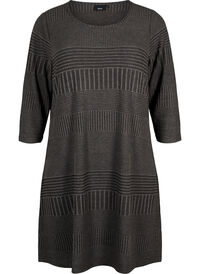 Kjole med 3/4-lange ermer og stripemønster