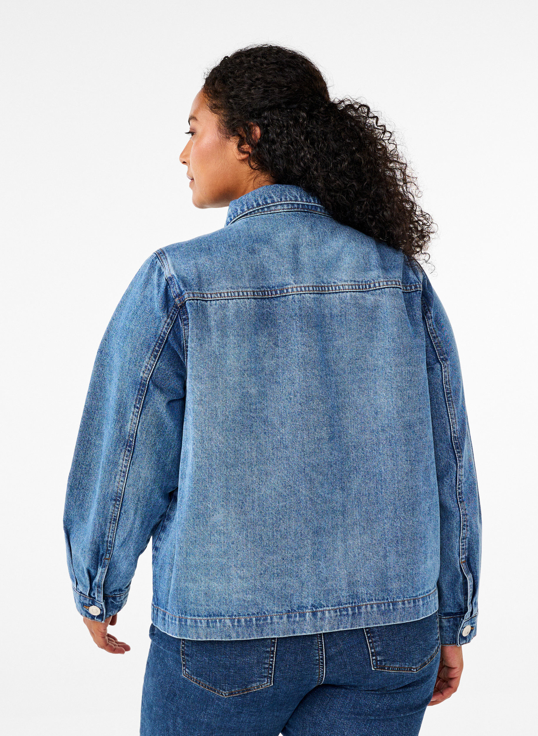 Zizzi Skjortejakke i denim med lommer, Blue Denim, Model image number 1