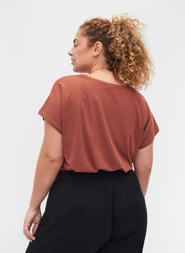 Ensfarget t-skjorte til trening, Mahogany, Model image number 1