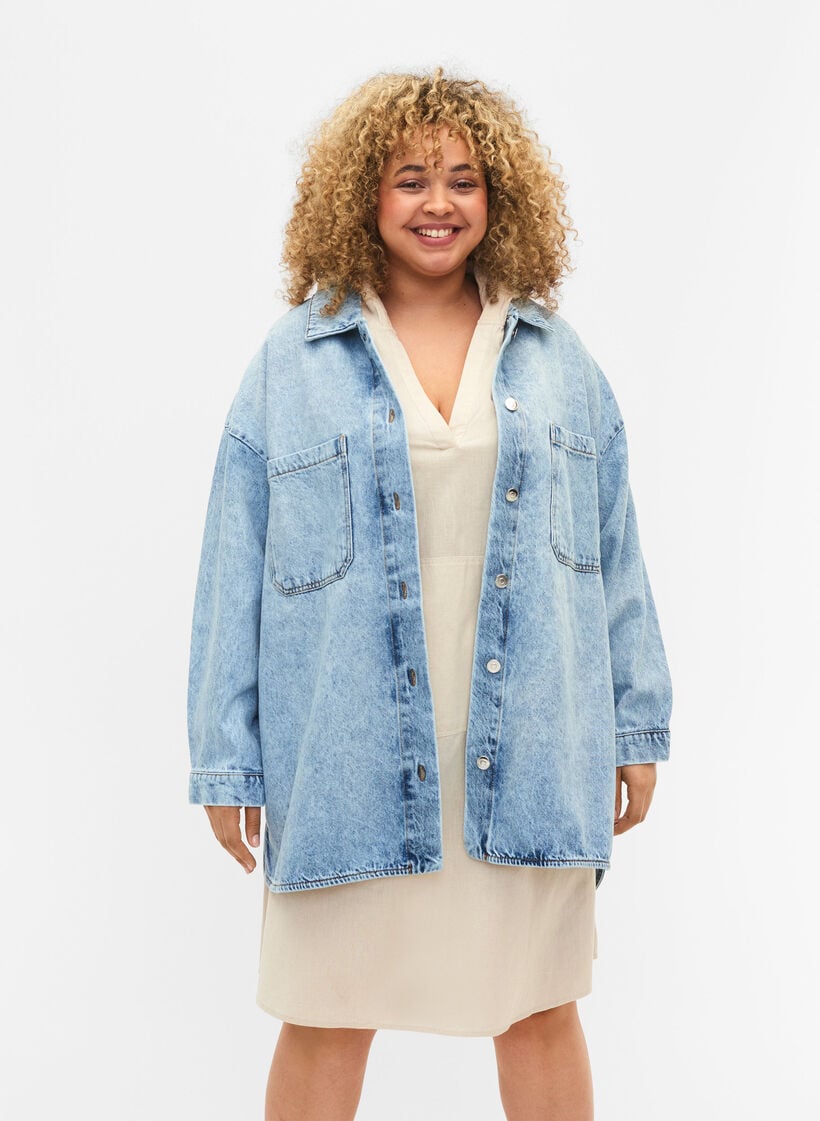 Løstsittende denimjakke med knapper, Light blue denim, Model image number 0