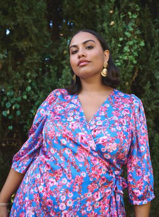 Zizzi Slå-om-kjole med blomster, , Model