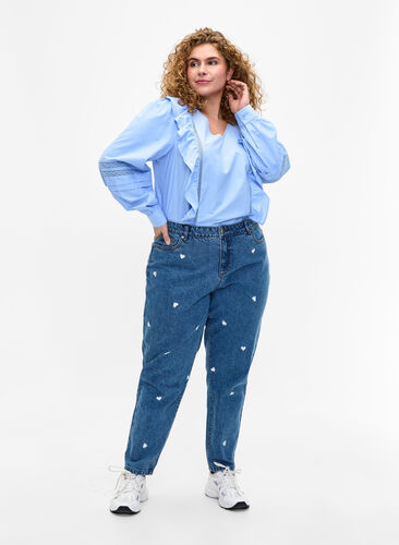 Mille mom-fit jeans med broderi, Light Blue Heart, Model image number 0