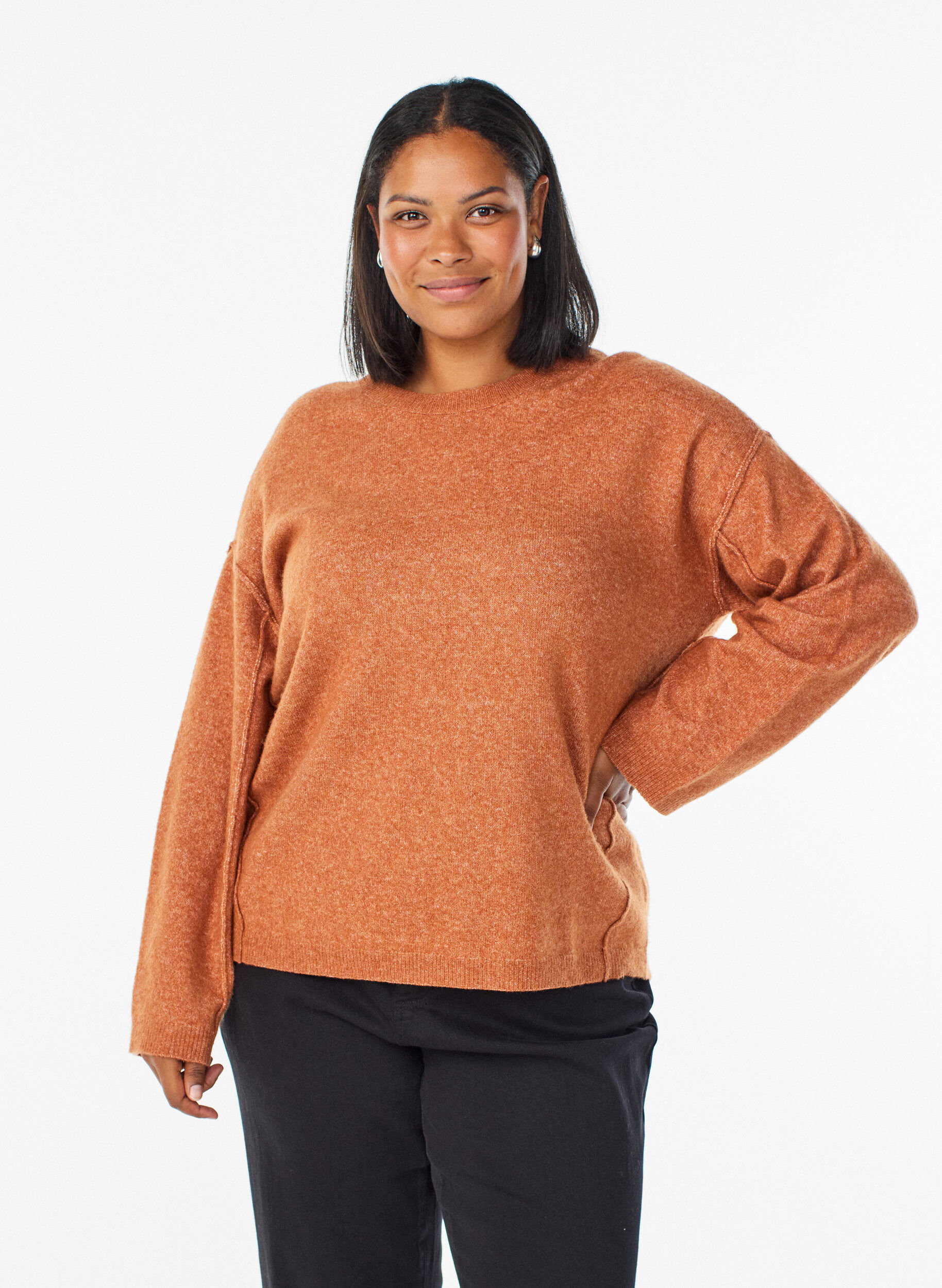 L&oslash;s strikkegenser med markante s&oslash;mmer, Orange, Model