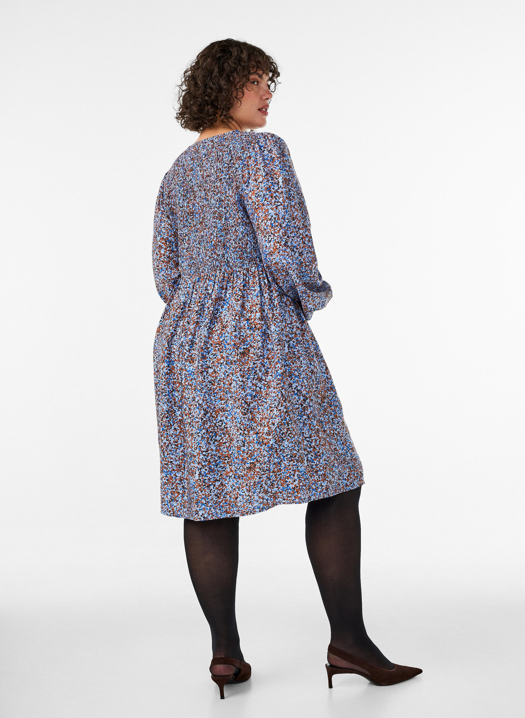ZizziViskosekjole med smock og heldekkende m&oslash;nster, Bl&aring;, Model image number 2