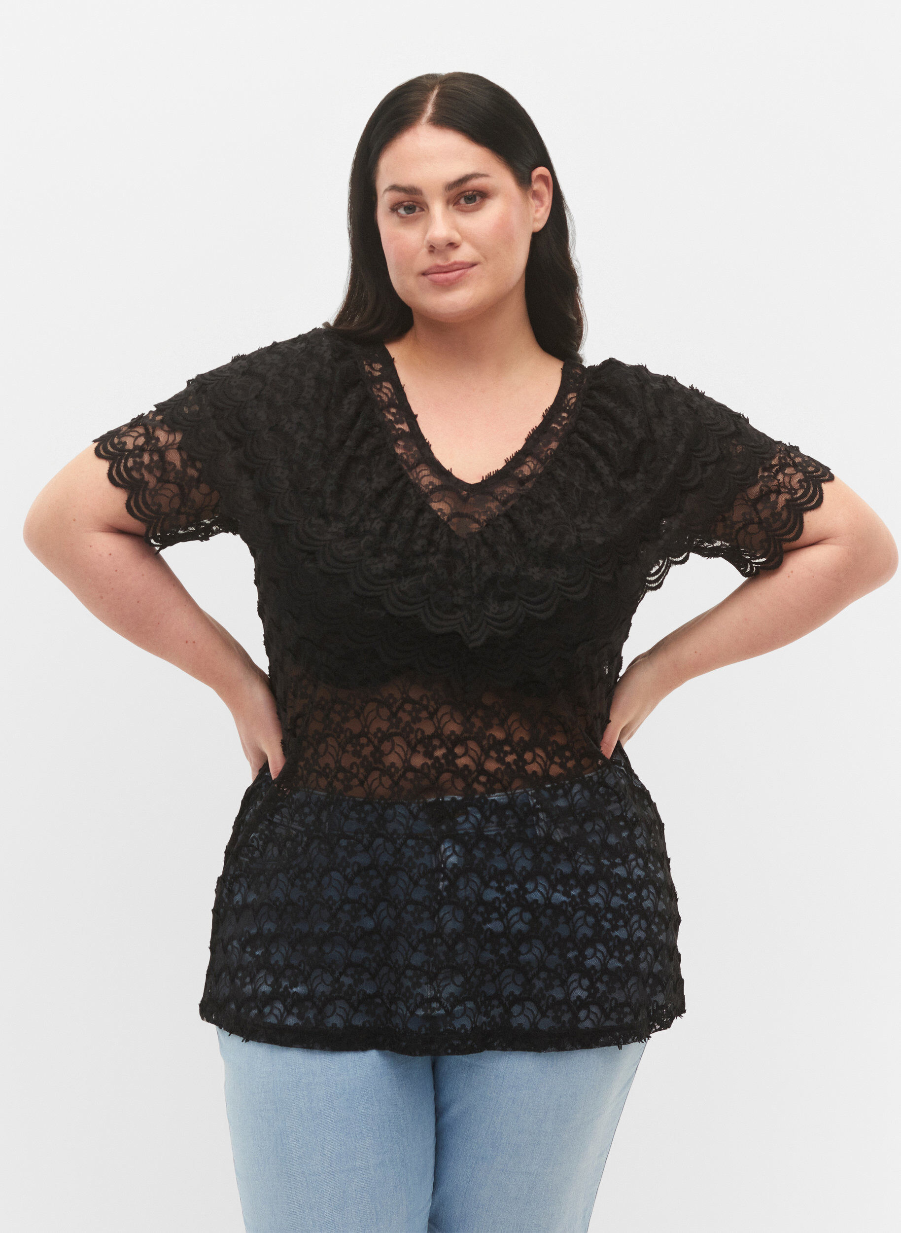 Zizzi Kortermet bluse med volanger, Svart, Model image number 0