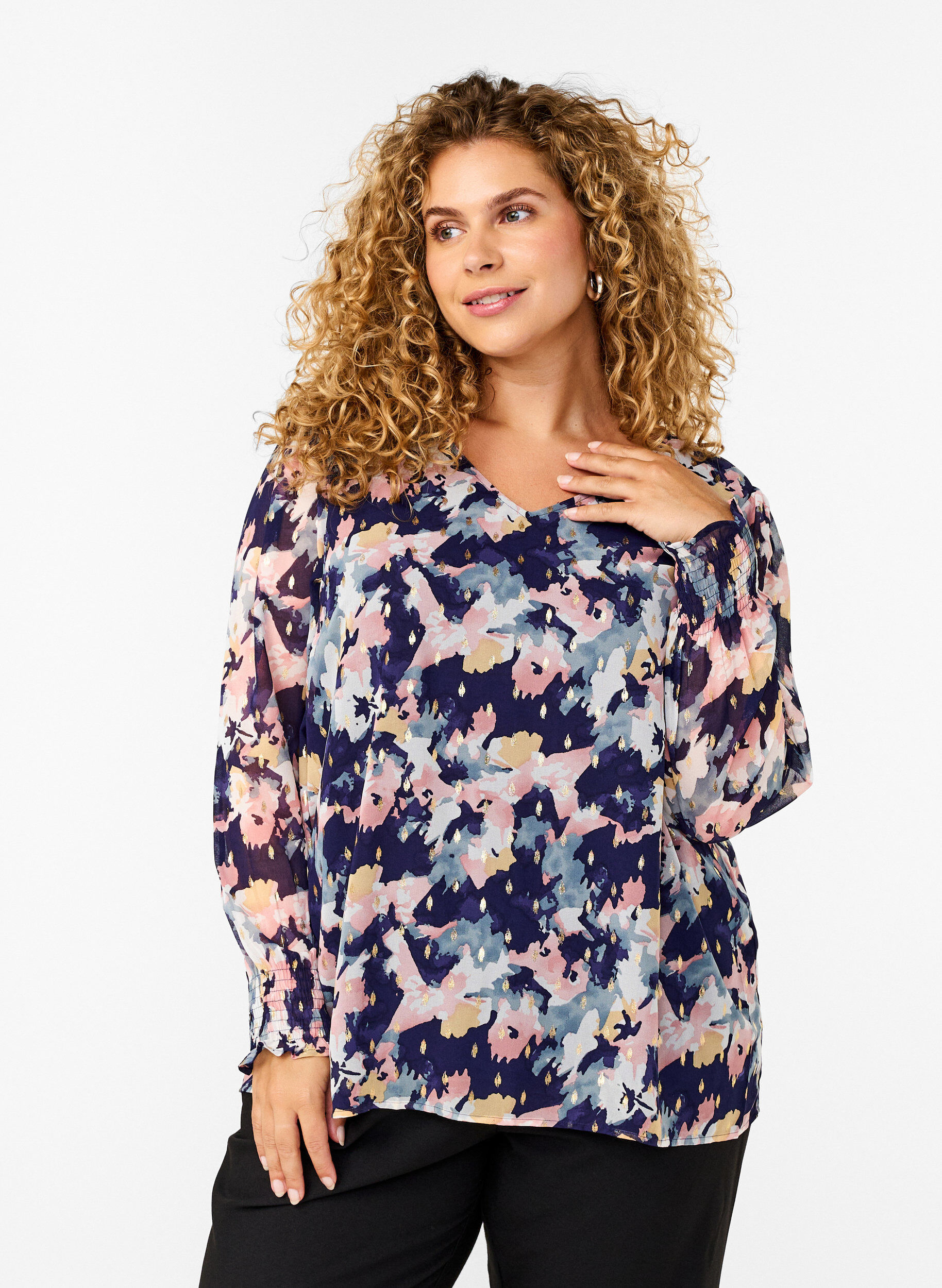 Zizzi Blomstret bluse med lange ermer og V-hals, Night Sky AOP Flower, Model image number 0