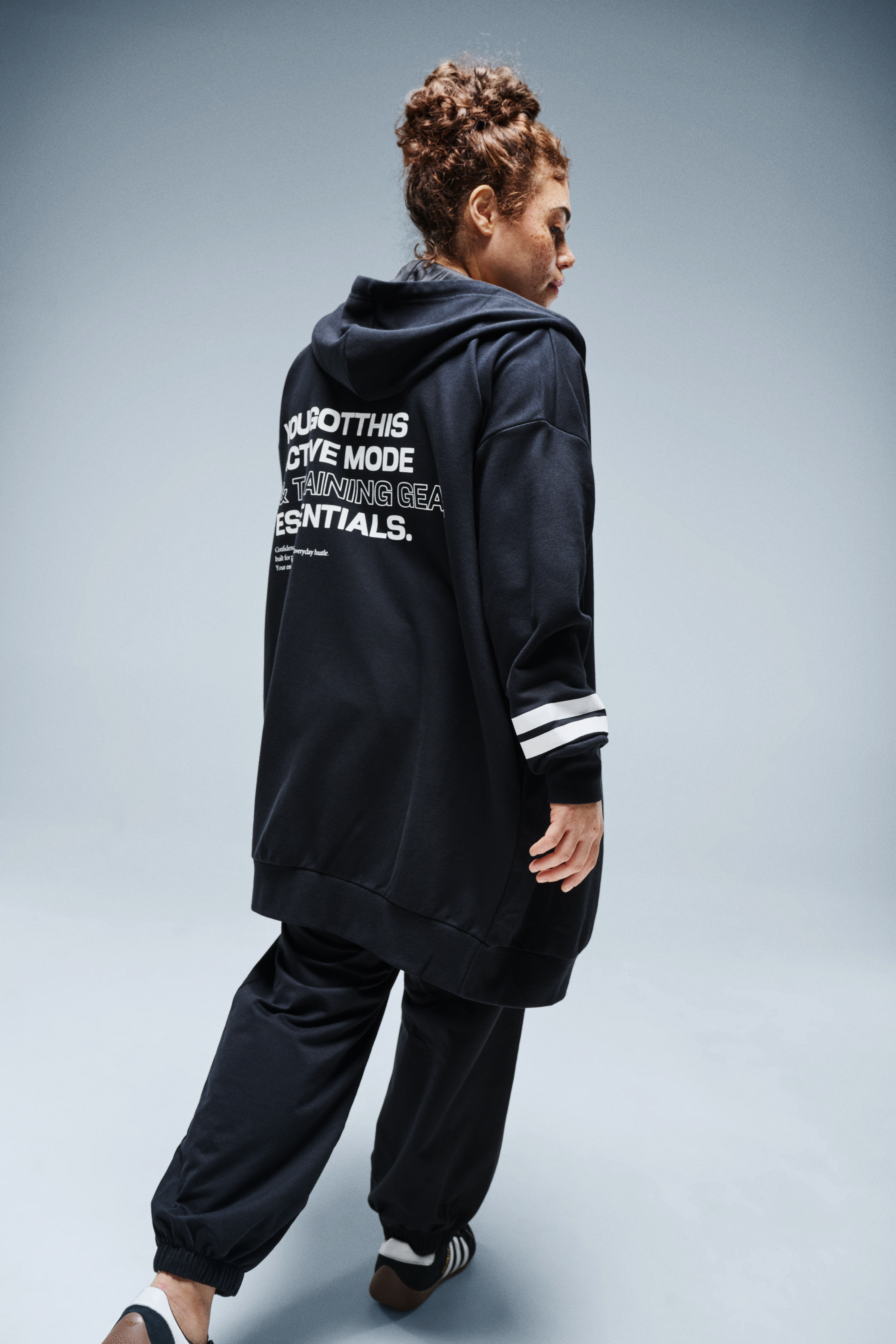 Lang svettecardigan, , Model