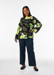 Bluse med blomstertrykk med b&aring;thals og vide ermer, Svart, Model image number 1