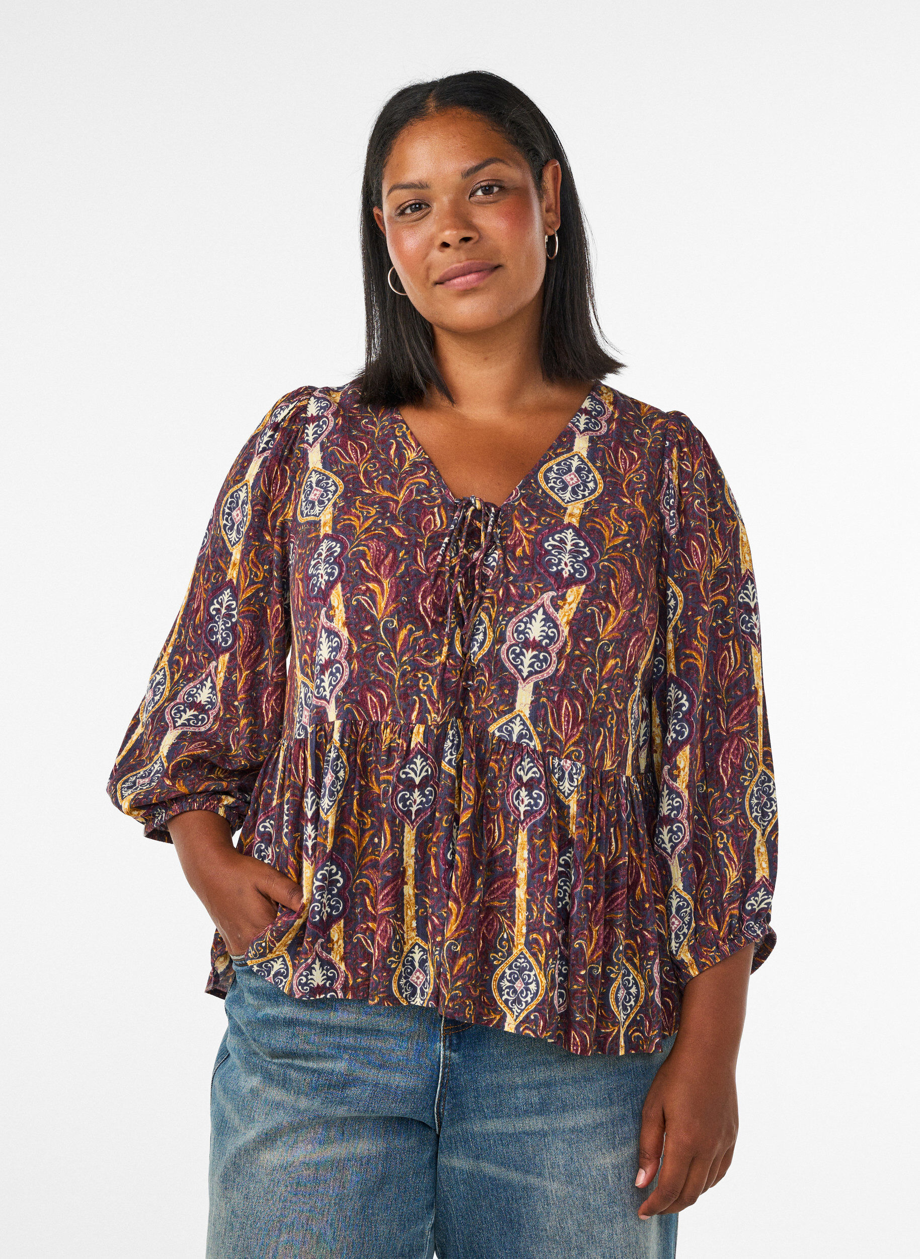 Bluse med paisleytrykk og blondedetaljer, Lilla, Model