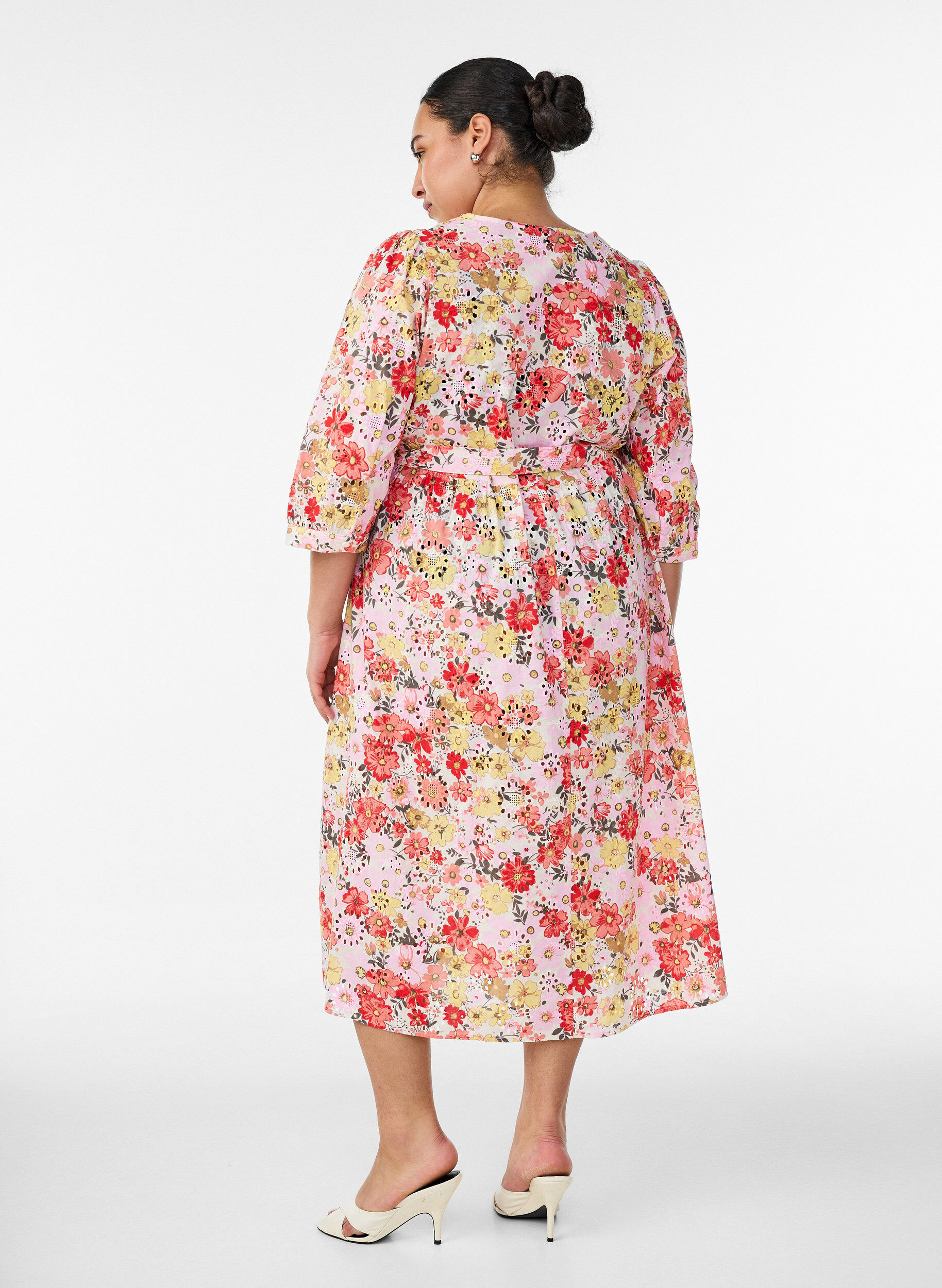 ZizziBlomstrete midiskj&oslash;rt med broderie anglaise og knytebelte, Rosa, Model image number 1
