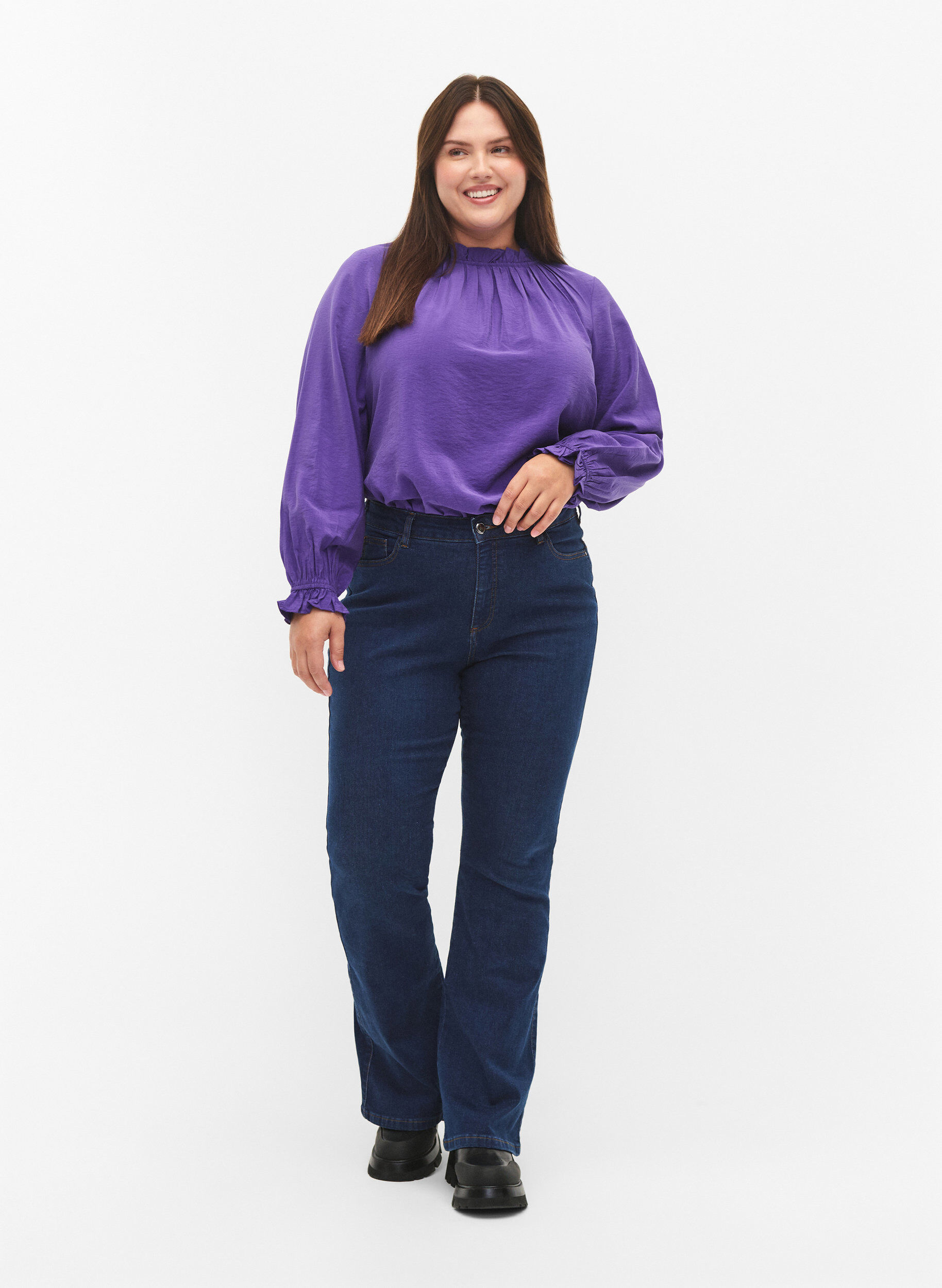 Zizzi Langermet bluse i viskose med volanger, Prism Violet, Model image number 2