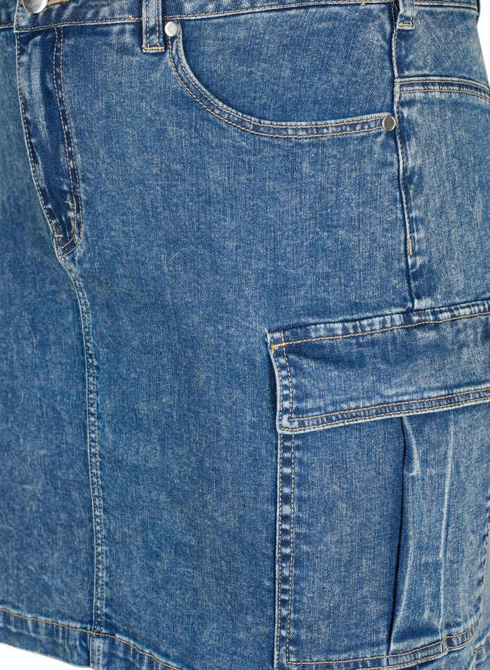 Ettersittende denimskjørt med cargo-lomme, Blue Denim, Packshot image number 2
